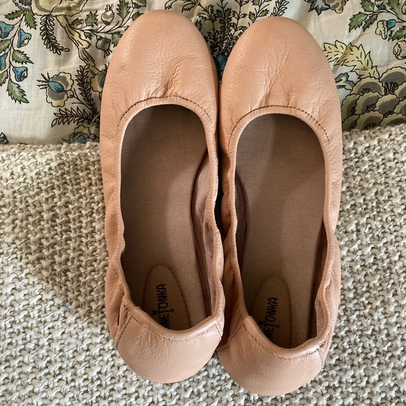minnetonka ballet flats